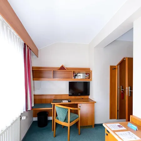 Hotel Christophe Colomb 3*