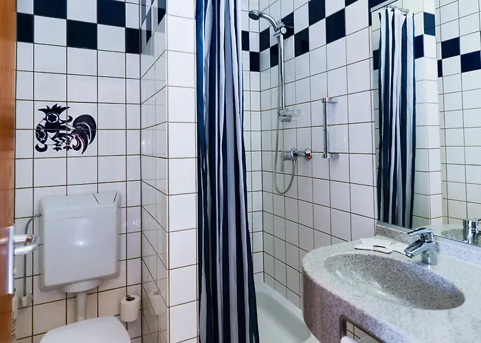 Hotel Christophe Colomb 3*