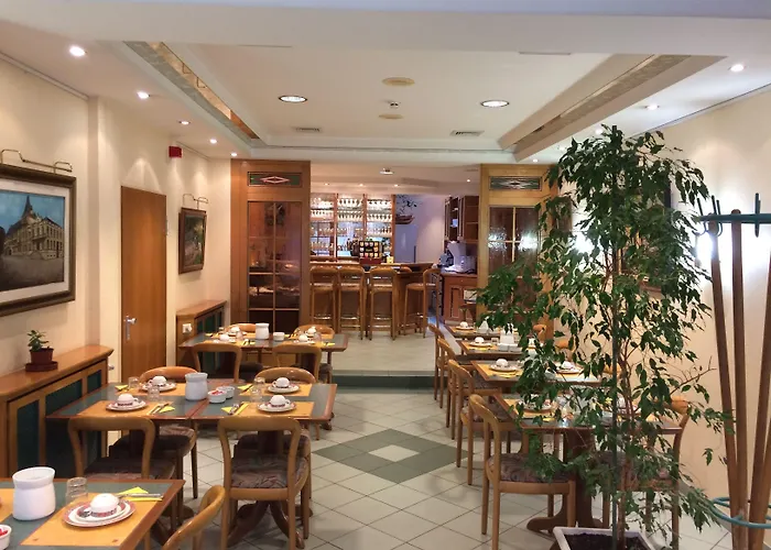 Hotel Christophe Colomb 3*