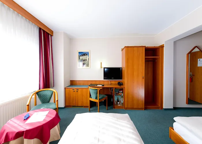 Hotel Christophe Colomb 3*